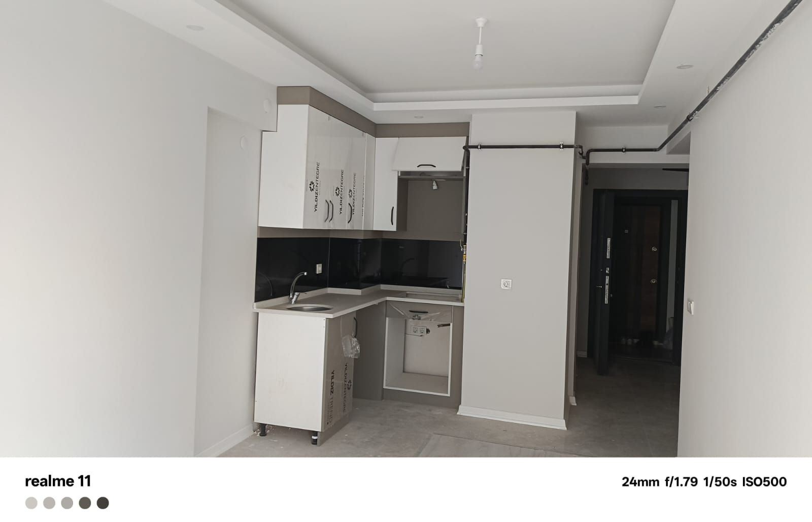 Bahçelievler Cadde Üzeri Kapalı Garajlı geniş Balkonlu kiralık1+1