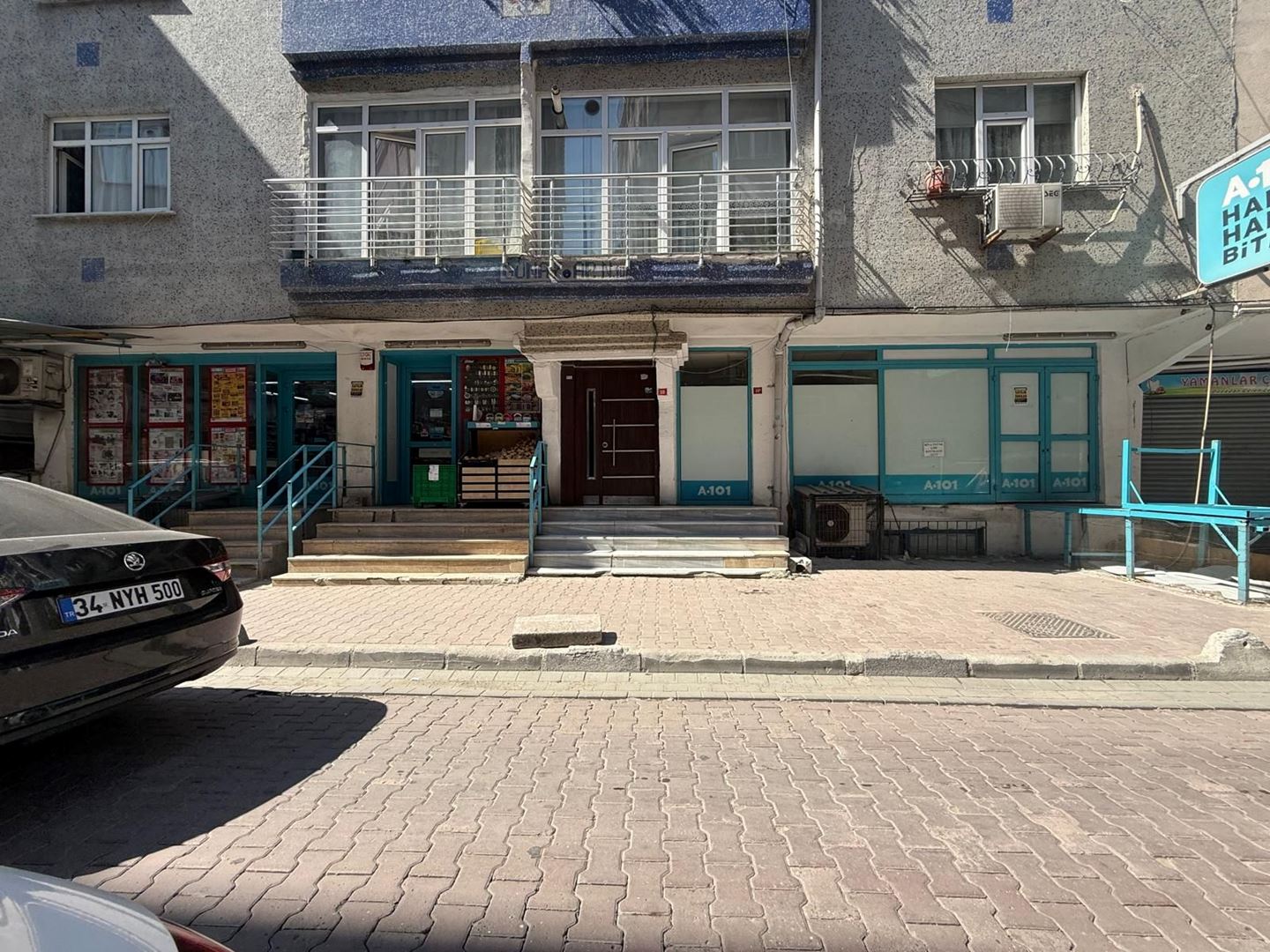Bahçelievler Cumhuriyet Mahallesin'de Satılık 150m² Dükkan