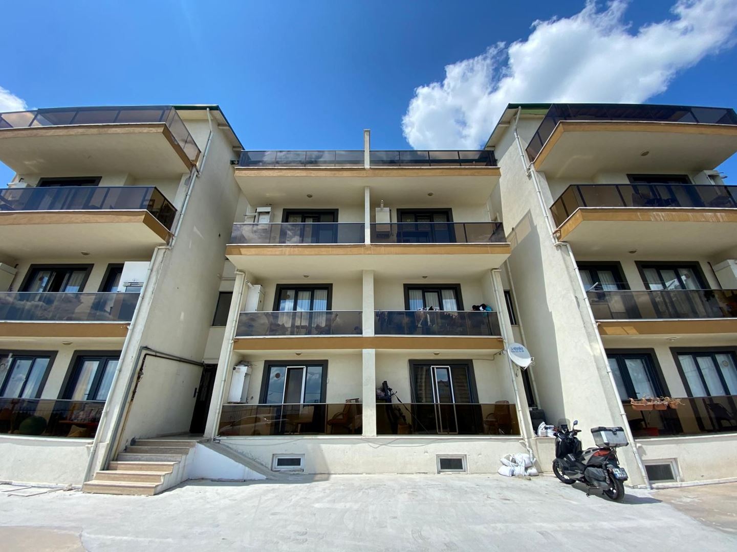 ALTIN EMLAK’ tan TOPÇULAR MAH. LOCA BAĞÇEŞME SİTESİNDE SATILIK 2+1