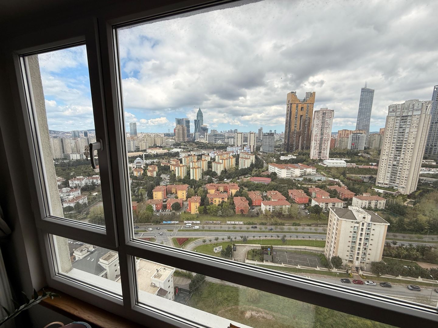 Ataşehir Buz Residence'da Deniz Manzaralı 3+1 Satılık Daire