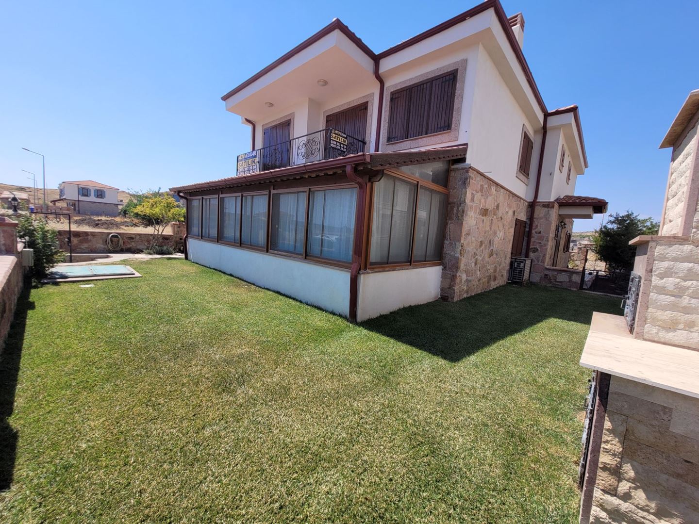 ALTIN EMLAKTAN AYVLIK KÜÇÜKKÖYDE SATILIK 3+1 LÜKS VİLLA