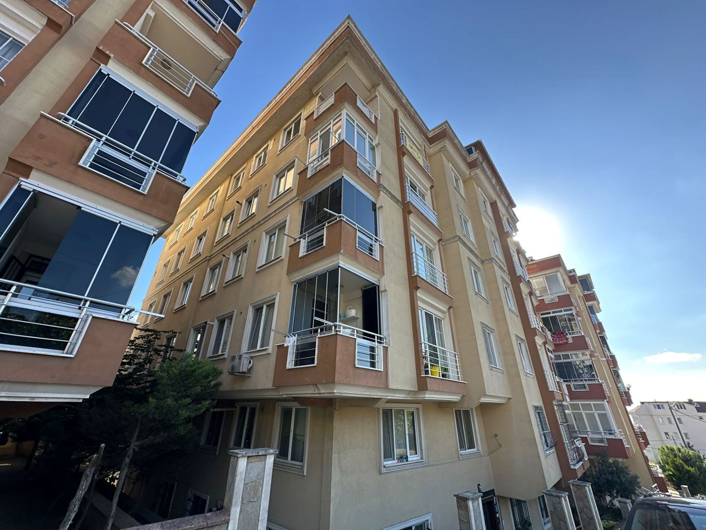 BÜYÜKÇEKMECE PINARTEPE'DE SATILIK 3+1, 130M2 GENİŞ DAİRE