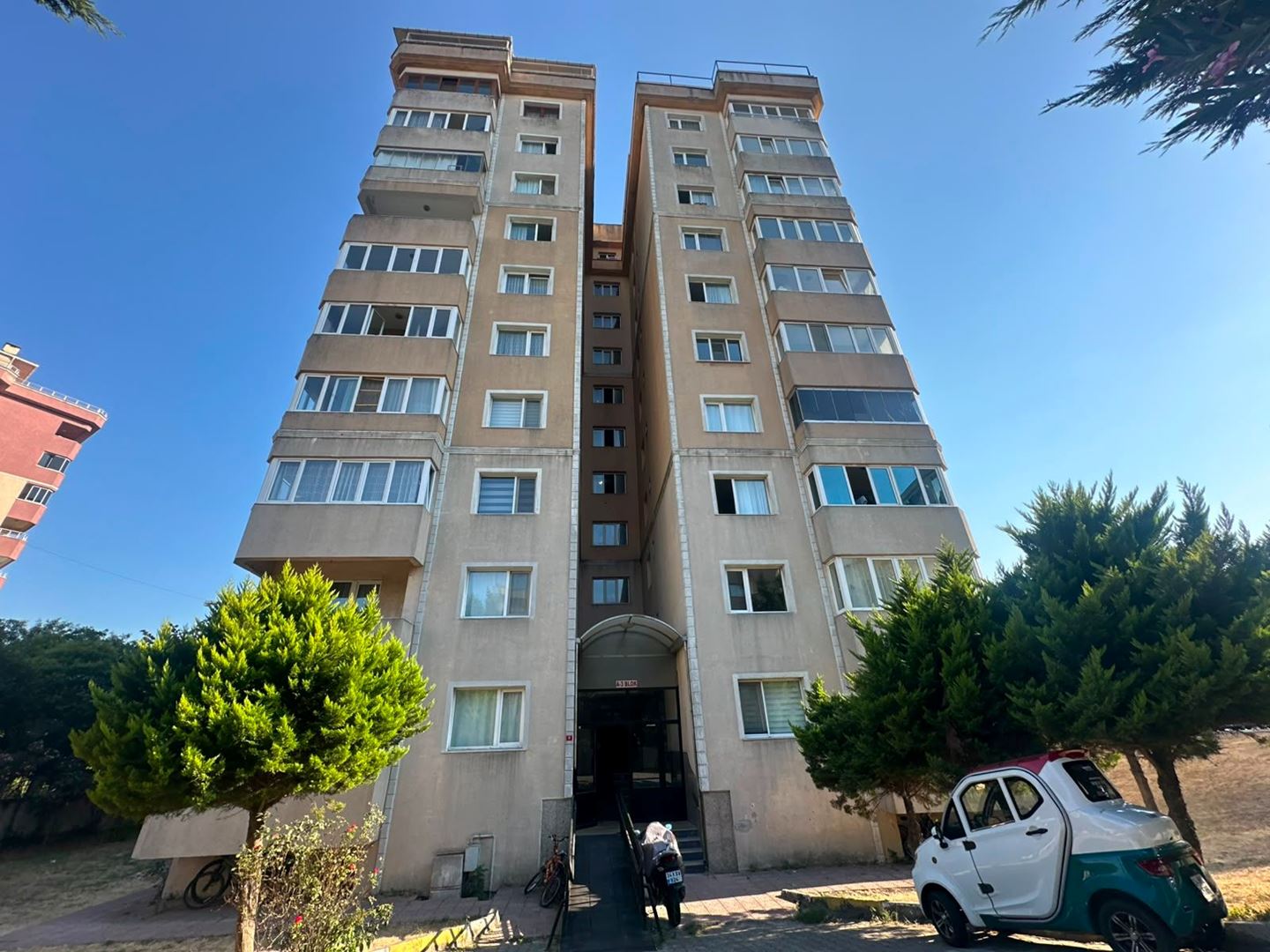 BEYLİKDÜZÜ YAKUPLU MARMARA MAHALLESİNDE HANIMELİ SİTESİNDE İÇİ YAPILI , BAKIMLI , TEMİZ , DENİZ MANZ